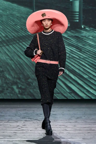 Look 43
